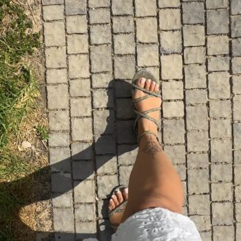 יפה לנצנץ היום ✨
(ובכל יום) 
סנדלי CARLA  ב 30% והזוג השני ב 40%, באתר ובחנות✨
#larusshoes