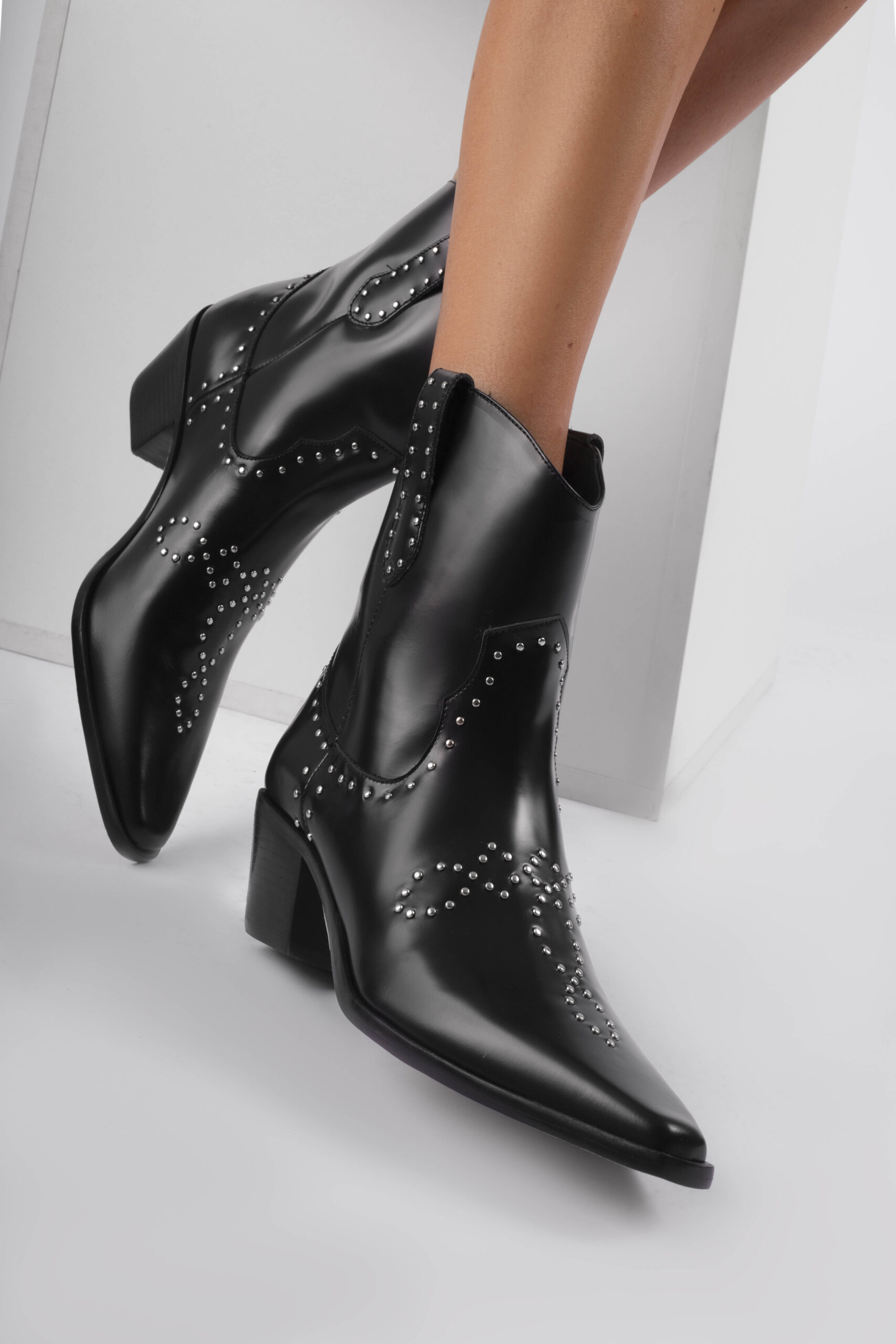Evelyn Glossy Black (4) Site