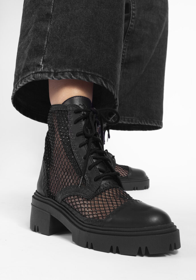 Holly Black Diamond (4) Site Holly Black Diamond (4) Site