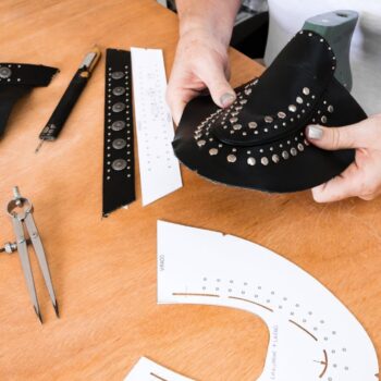 הפרטים הקטנים הם כל הסיפור.
במיוחד כשהם נעשים בידיים.
VINCI BY LARUS💛לחדות העין, זהו כפכף BETA.