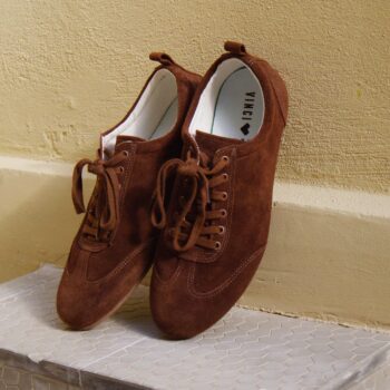 היא עברה עכשיו בשינקין ואמרה לי:
״זה הסניקרס קעקוע שלי,
הוא לא זז מהרגליים.״מ׳, עשית לנו את היום 🫶