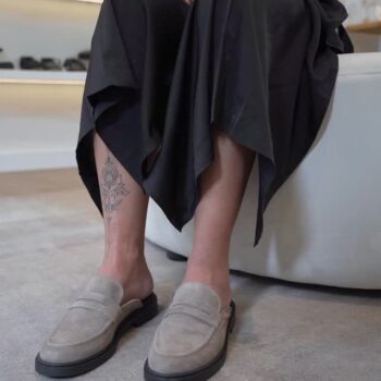 ⁨	יש דגמים שלא יוצאים לך מהראש?
סייל החורף התחיל🥳 עד 40% הנחה על דגמים נבחרים!
>>>לכי על זה! תרתי משמע👣
באתר שלנו עם שליח עד הבית ובשינקין 35.***הנעליים שלנו מיוצרות בעבודת יד בברזיל,
נוחות שמרגישים מהבוקר עד הערב,
וסטייל שלא תראי על כולן💛⁩