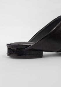 Dillian Shiny Black (1) Dillian Shiny Black (1)