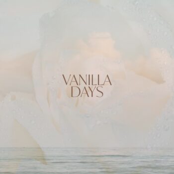 נכון שאת יוצאת בבוקר בשכבות,
מתקלפת, וחוזרת אליהן בערב? 😌
זה בדיוק הזמן שגם הנעליים שלך משתנות,
השחור והחום זזים הצידה,
ולארון מתחילים להכניס צבעים אחרים💐
נתחיל עם וניל ומשם בקצב שלך (ושלנו),
נכניס עוד צבעים משגעים 💐