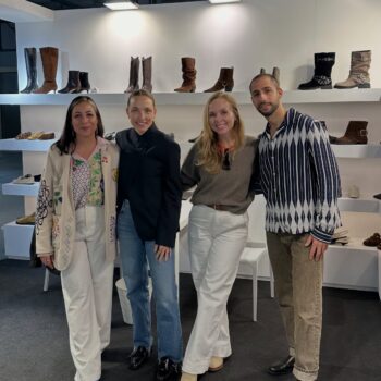 ⁨	תכף נעלה את דגמי הקיץ החדשים של ‪@vincishoes‬
שנחתו בבוטיק ובאתר שלנו☀️האמת שמהרגע הראשון שפגשנו את וינסי היה לנו
ברור שיש כאן משהו אחר, הסטייל הברזילאי שלהם
משוגע בקטע טוב -
הטוויסטים הקטנים בכל דגם והיכולת שלהם לגרום לכל נעל
להיראות ולהרגיש מיוחדתכל נעל מיוצרת בעבודת יד בברזיל, הגפה והבטנה
מעור איכותי ורך.זה לא עוד נעל זה סטייל אחר.
פחות צפוי
יותר נועז
וקצת ממכר😏נשים בכל העולם עפות עם הסטייל של וינסי ואנחנו
מתרגשים להביא אותו אליכן, לישראל🥰ועם הדגמים של הקיץ, יש בעיה קטנה:
קשה לבחור רק זוג אחד😎⁩
