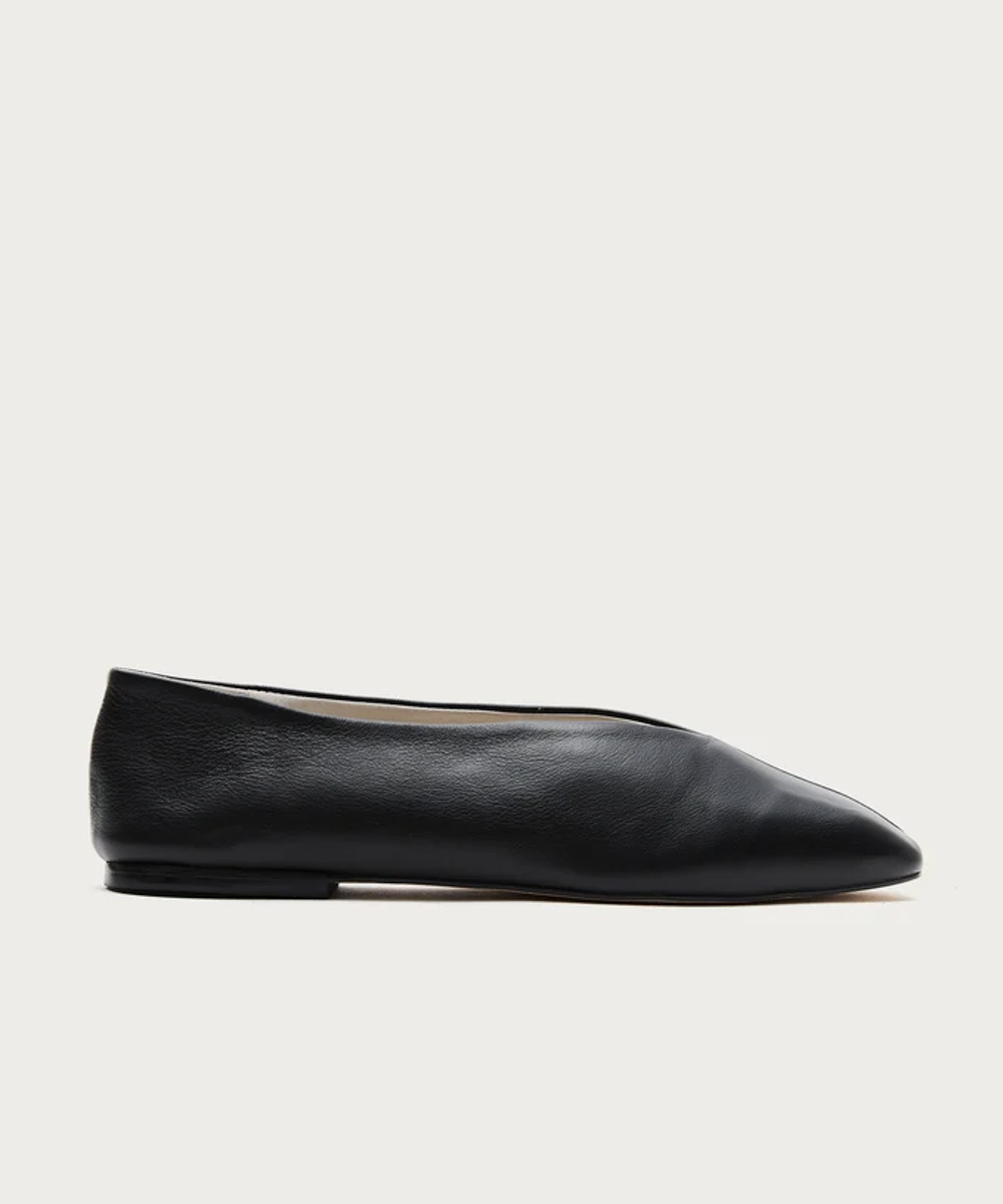 Sapatilha Guta Black 1 2e0e78df 3130 4a77 B46d Db8e2a0acd6b